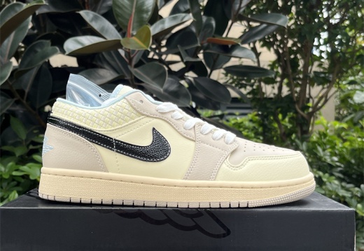 Air Jordan 1 Low Sanddrift HQ3440-101  36-40 M54